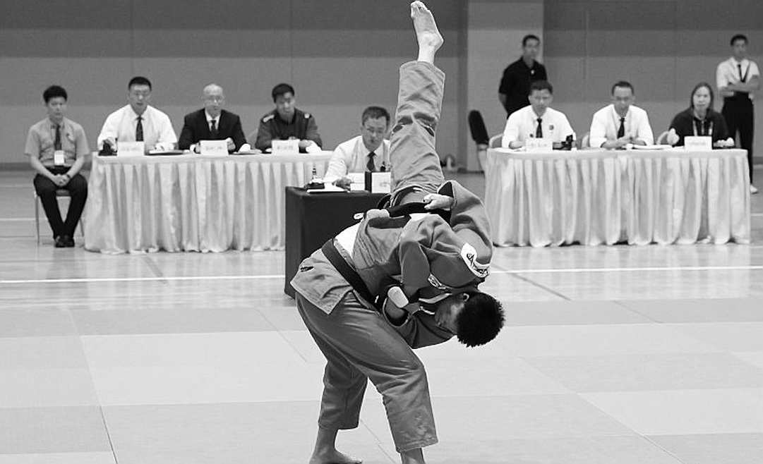 Ẩu đả ở phòng họp báo RAF: Tsarukyan, Danis và món nợ nghề của một ứng viên vô địch UFC